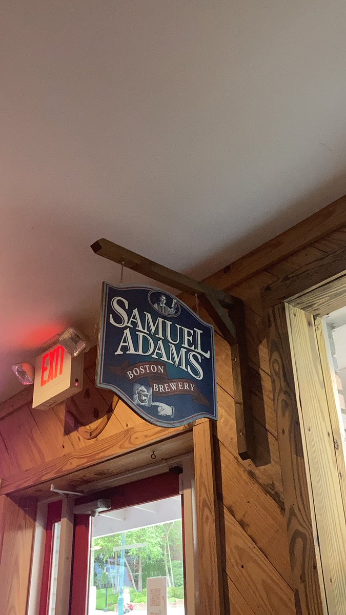 On vacation, But the Sam Adams followed me!🤣 Wish they would play DROPKICK MURPHYS!