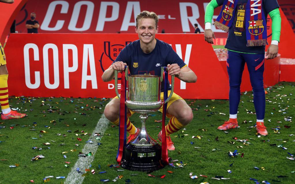DeJongFrenkie21's tweet photo. CAMPEONES🏆🏆🏆🏆🏆🏆🏆 https://t.co/PGJXbQoEY5