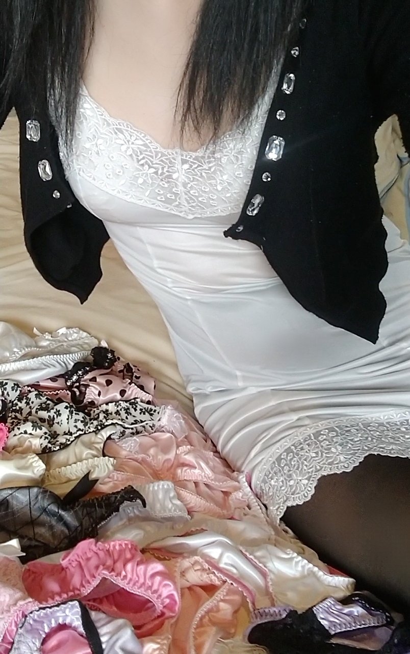 下着スリップ姿  / X