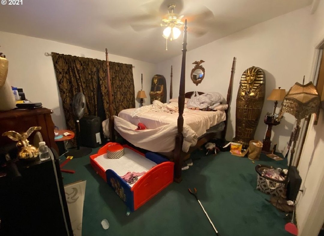 The Best of Zillow on Twitter "They fit the entire British Museum in