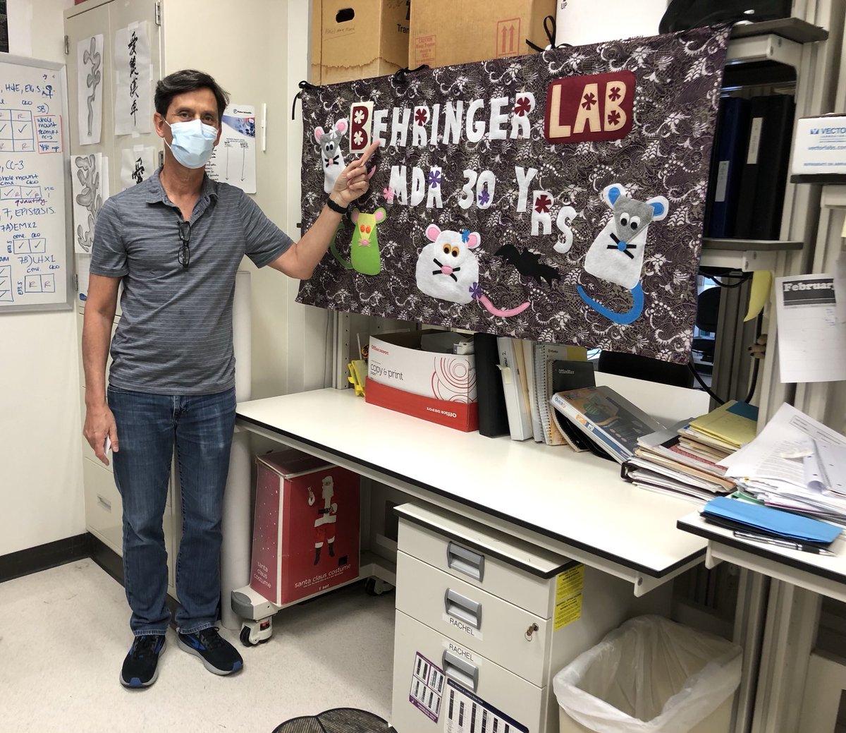 My sister made this banner for our lab. 🥰