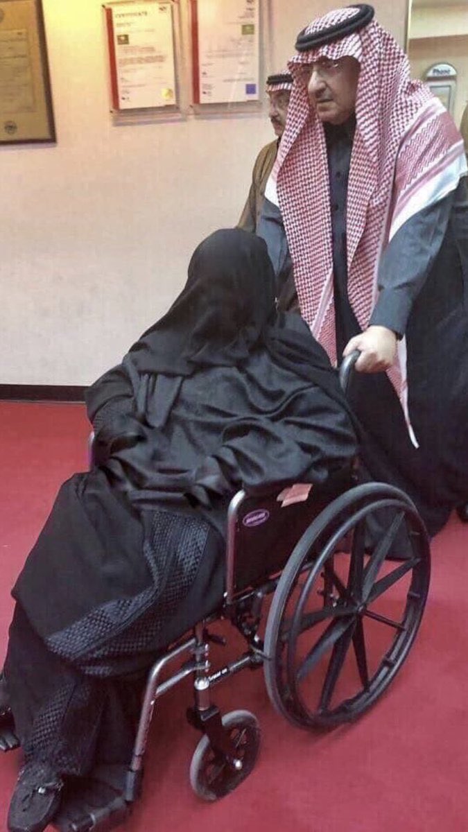 Bin__naif7's tweet photo. من بر في أمه .. يبرونه الناس ❤️
الّلهم احفظه وارزق امه الجنة❤️

#محمد_بن_نايف
#محمد_بن_نايف_بن_عبدالعزيز https://t.co/xLaKjyTWCM