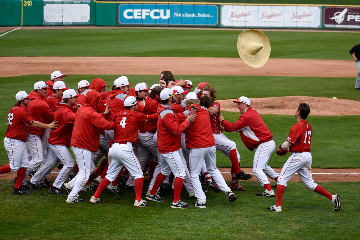BradleyBaseball's tweet image. Connor O'Brien's walk-off 💣 to cap off a doubleheader sweep was about as 📸 worthy as it gets.👀🔽