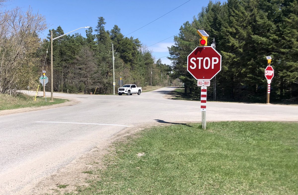 ClearviewMayor's tweet photo. @Clearview_twp Council voted to create a 4Way STOP. The community has spoken and we delivered. Tks> Councillor @JohnLamers3 and the dedicated crews @clearviewroads @OPP_CR #RoadSafety #DistractedDriving #SlowDown #TooManyLivesLost #LocalMatters https://t.co/LB7lB8vmQy