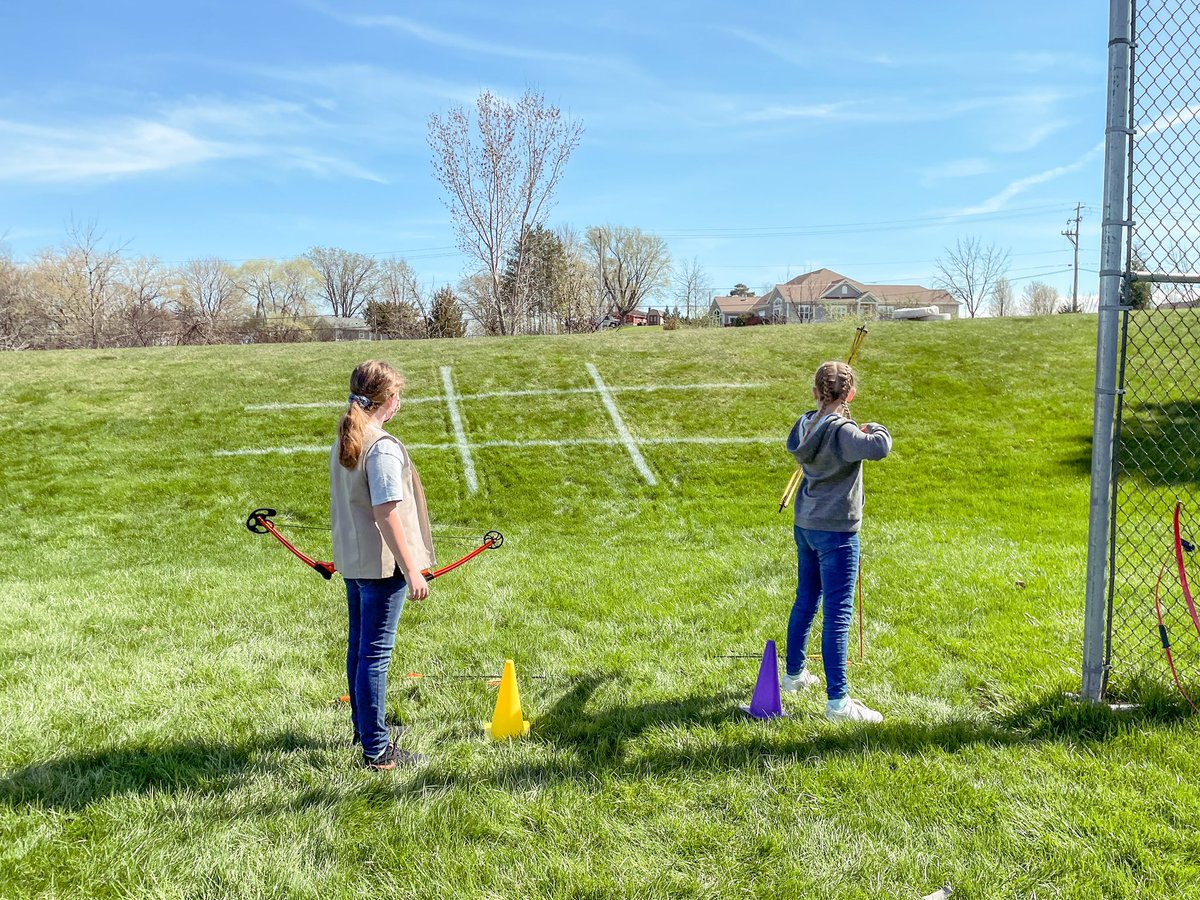 Shortz130's tweet photo. Round 2: Archery outing with Emma! #girlscoutmom #girlscouts @GirlScoutsWISE @girlscouts #getoutside #springinwisconsin https://t.co/Lcj8ov46U8
