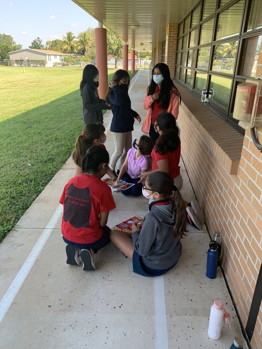 4thwithMsFitz's tweet photo. Taking a much needed break from FSA prep to soak up some sun and play games at our yard party. Even @msbrewsterGTE and I joined in the fun with some corn hole. Did I mention that the kids destroyed us?! @GTEtoucans #pbiscelebration #studentsvsteachers #fourthgrade #fsaprep https://t.co/5IWV51Ppcm