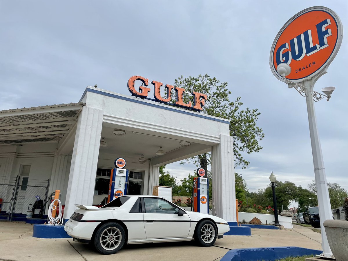 NorthTexasFiero's tweet photo. A few more #fieros at the Historic Gas Station in Waco for #RoundUp https://t.co/l5FPwL5sgG