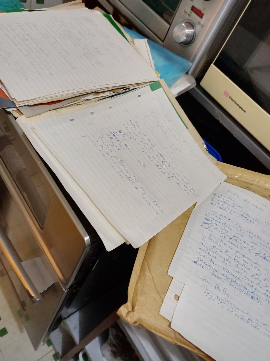 Yummy_Lab's tweet image. Alguien le puede decir a mi yo del pasado que sea más ordenada con las recetas!