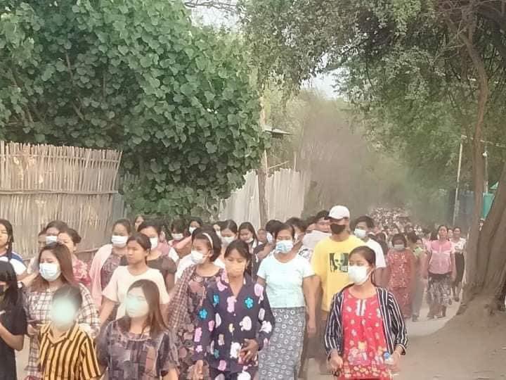 Monywa: Residents from Monyway village in Monywa marched and demonstrated today against military dictatorship. #WhatsHappeningInMyanmar #Apr18Coup