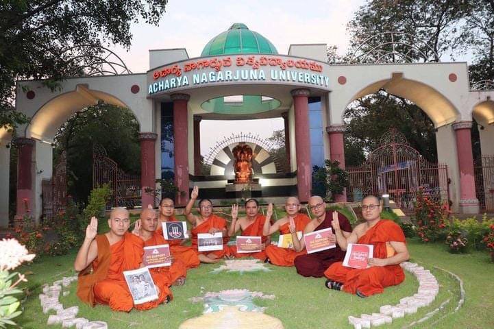PyaeSon00042111's tweet photo. Candle light vigil protest was held by monks of India from Acharya Nagarjuna University and showed support to @NUGMyanmar and pray for the fallen heros.
NUG ASSEMBLE 
#WhatsHappeningInMyanmar 
#Apr18Coup 
#WeSupportNUG 
#ReleasetheDetainees https://t.co/7lGEcljvhG