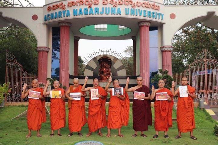 PyaeSon00042111's tweet photo. Candle light vigil protest was held by monks of India from Acharya Nagarjuna University and showed support to @NUGMyanmar and pray for the fallen heros.
NUG ASSEMBLE 
#WhatsHappeningInMyanmar 
#Apr18Coup 
#WeSupportNUG 
#ReleasetheDetainees https://t.co/7lGEcljvhG