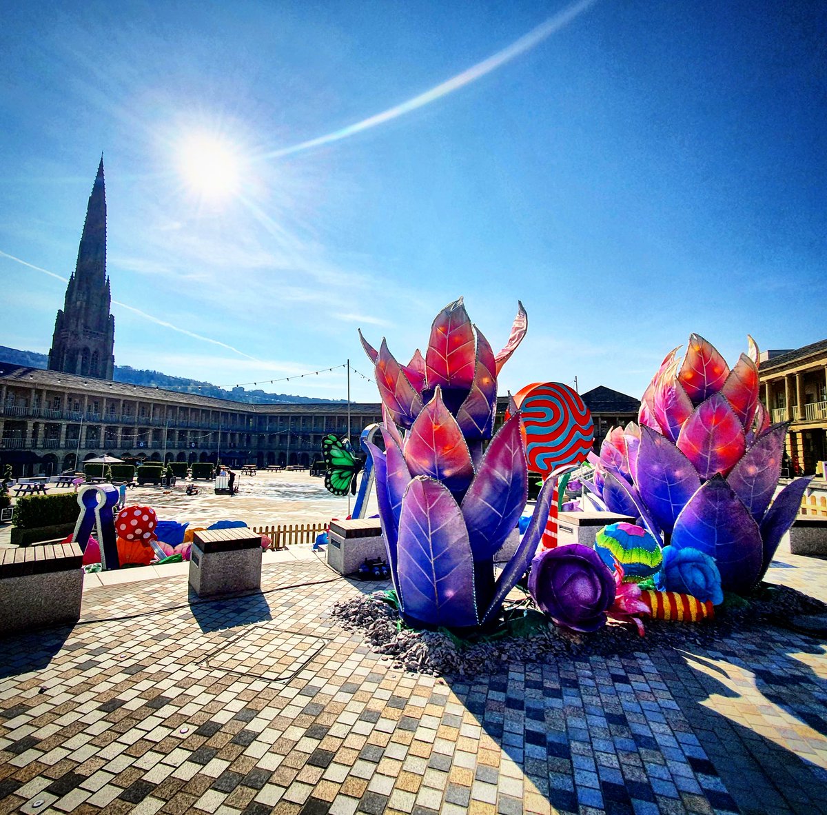 CustardCreate's tweet photo. Its going to be another sunny day down at #thepiecehall ! 🌞🌞🌞Its been so lovely to see people enjoying themselves again 🌈 the atmosphere was buzzing yesterday so if you're stuck for something to do, why not pop down! #seeyouthere #custardcreate #piecehall #thepiecehallhalifax https://t.co/vMyuh84cnd
