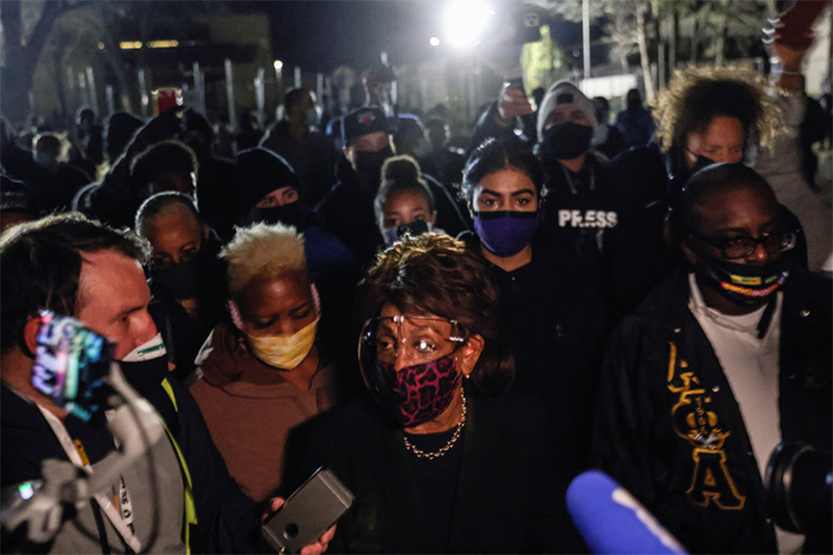 Maxine Waters attends protest over police killing of Daunte Wright