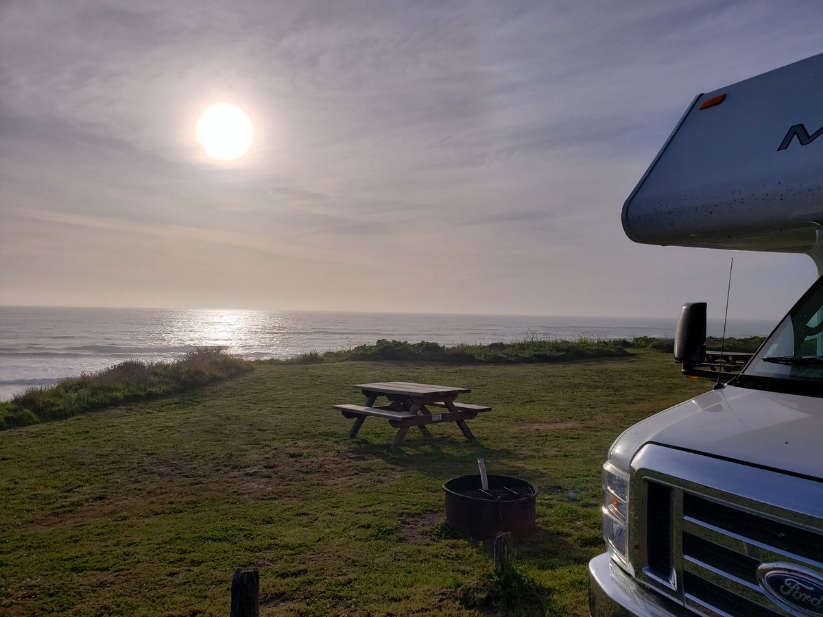 tinyocean_rving's tweet photo. Great drive along #lakes and #rivers today. We made it to #AbalonePoint which was closed. Luckily we got a cliff front spot at #Westport Union Landing #StateBeach! After paying the registration fee we made fire, watched the sunset, ate dinner, &amp; #smores! 🥰 #RVTrip15 #RV #RVingUS https://t.co/VOZnOEeynP