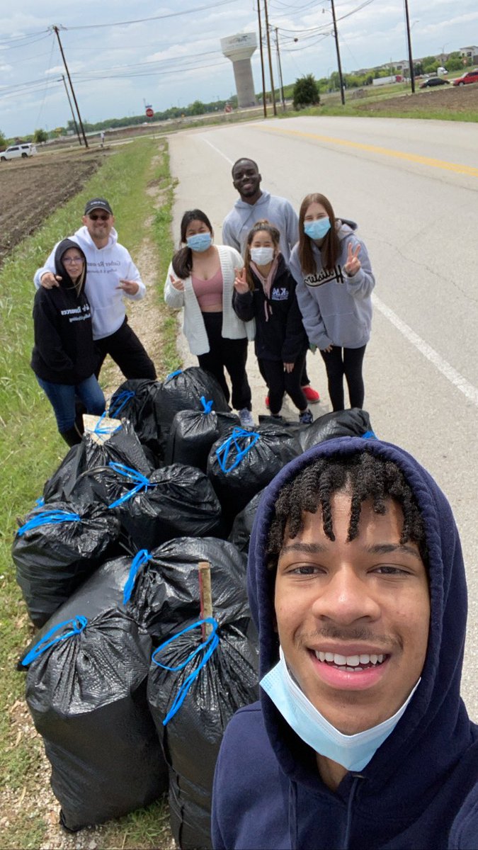 TheAchieving1's tweet image. Today was such a success! We collected a little over 200 pounds of trash! Thank you to everyone who came out! I can’t wait to host another one! 🌏✨