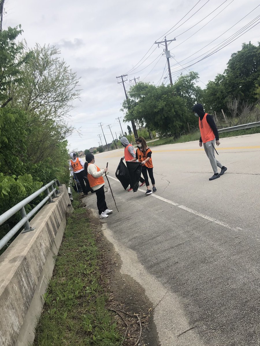 TheAchieving1's tweet image. Today was such a success! We collected a little over 200 pounds of trash! Thank you to everyone who came out! I can’t wait to host another one! 🌏✨