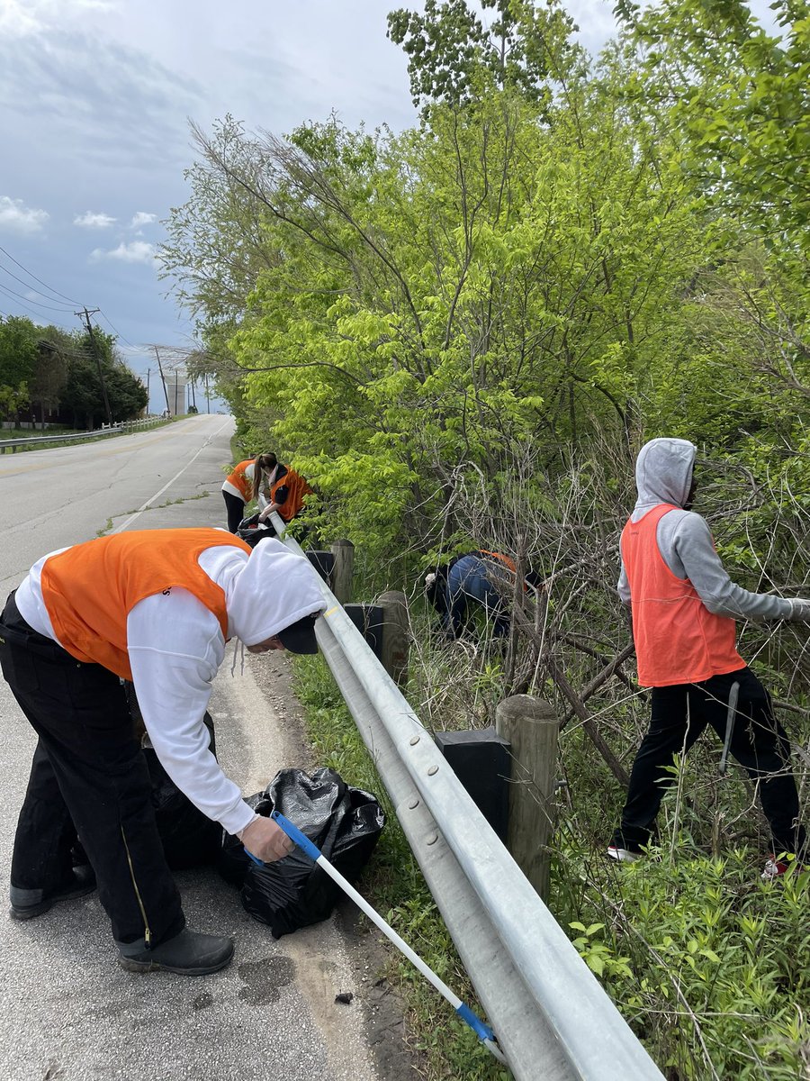 TheAchieving1's tweet image. Today was such a success! We collected a little over 200 pounds of trash! Thank you to everyone who came out! I can’t wait to host another one! 🌏✨