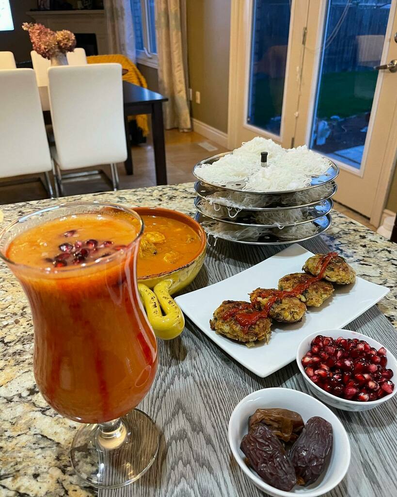 thasneen's tweet photo. Day 5 Ramadan Iftar #ramadan #iftar #iftarrecipes #day5ramadan #ramadan2021 #chickenkebab #kebab #idiyappam #stringhoppers #indianfood #keralafood #srilankanfood #foodblogger #youtuber https://t.co/zOEzYSKj3N