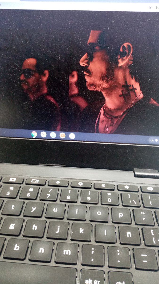 solmony's tweet photo. @MarcAnthony @loudliveinc No pueden ser 1 Hora 45 minutos esperando y pensando que era mi computador plop https://t.co/nzF0eqg8EA