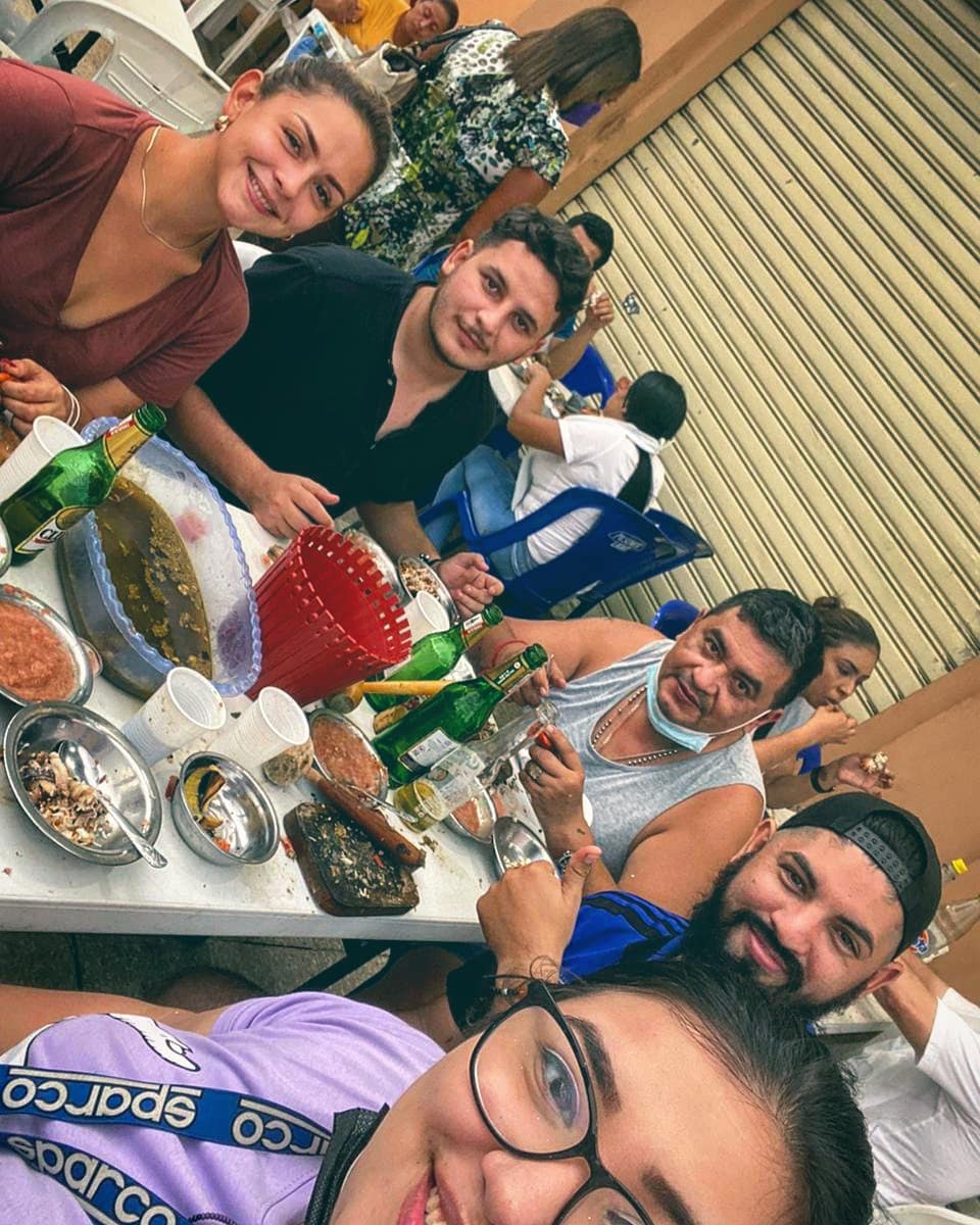 JeanIniguezM's tweet photo. Segunda despedida jaja, como fiesta patronal, gracias por los amigos que hicimos, gente tan linda, nos volveremos a ver para organizar nuestra resistencia, para organizar el amor y convertirlo en derechos #VamoAVolver 🧡 @malauraaaaa @tonomaruri70 @Ferxho_Iniguez @Angeles53927370 https://t.co/Vl1iXZRa2C