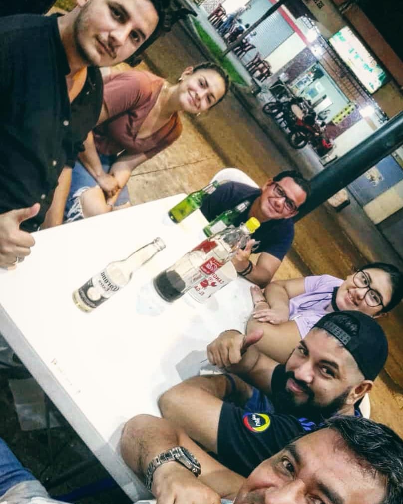 JeanIniguezM's tweet photo. Segunda despedida jaja, como fiesta patronal, gracias por los amigos que hicimos, gente tan linda, nos volveremos a ver para organizar nuestra resistencia, para organizar el amor y convertirlo en derechos #VamoAVolver 🧡 @malauraaaaa @tonomaruri70 @Ferxho_Iniguez @Angeles53927370 https://t.co/Vl1iXZRa2C