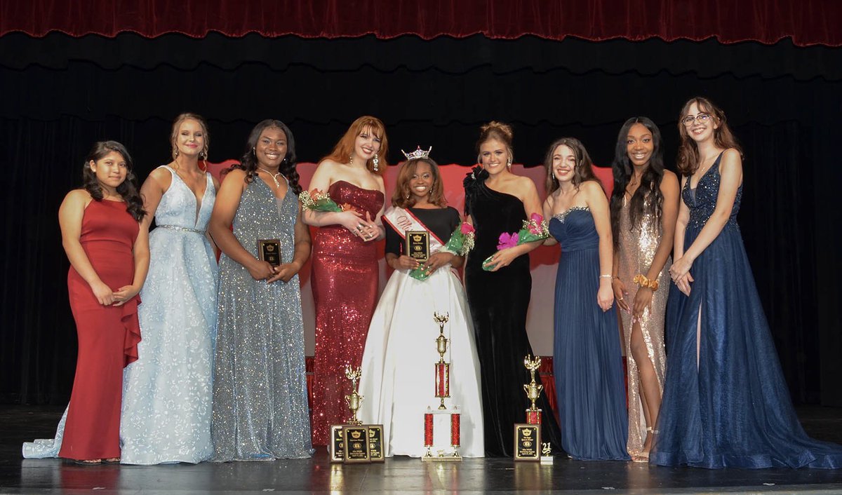 cmccookhcbe's tweet photo. Congratulations 2021 Miss Warner Robins Jasmine Drew James @yasdrew03 @WarnerRobinsHS Super Proud of You and All Our Young Ladies 💯♥️Their Journeys and Demon Pride #RFamily #RPride #RTradition #RQueen👑 https://t.co/J3MHDt0EVs