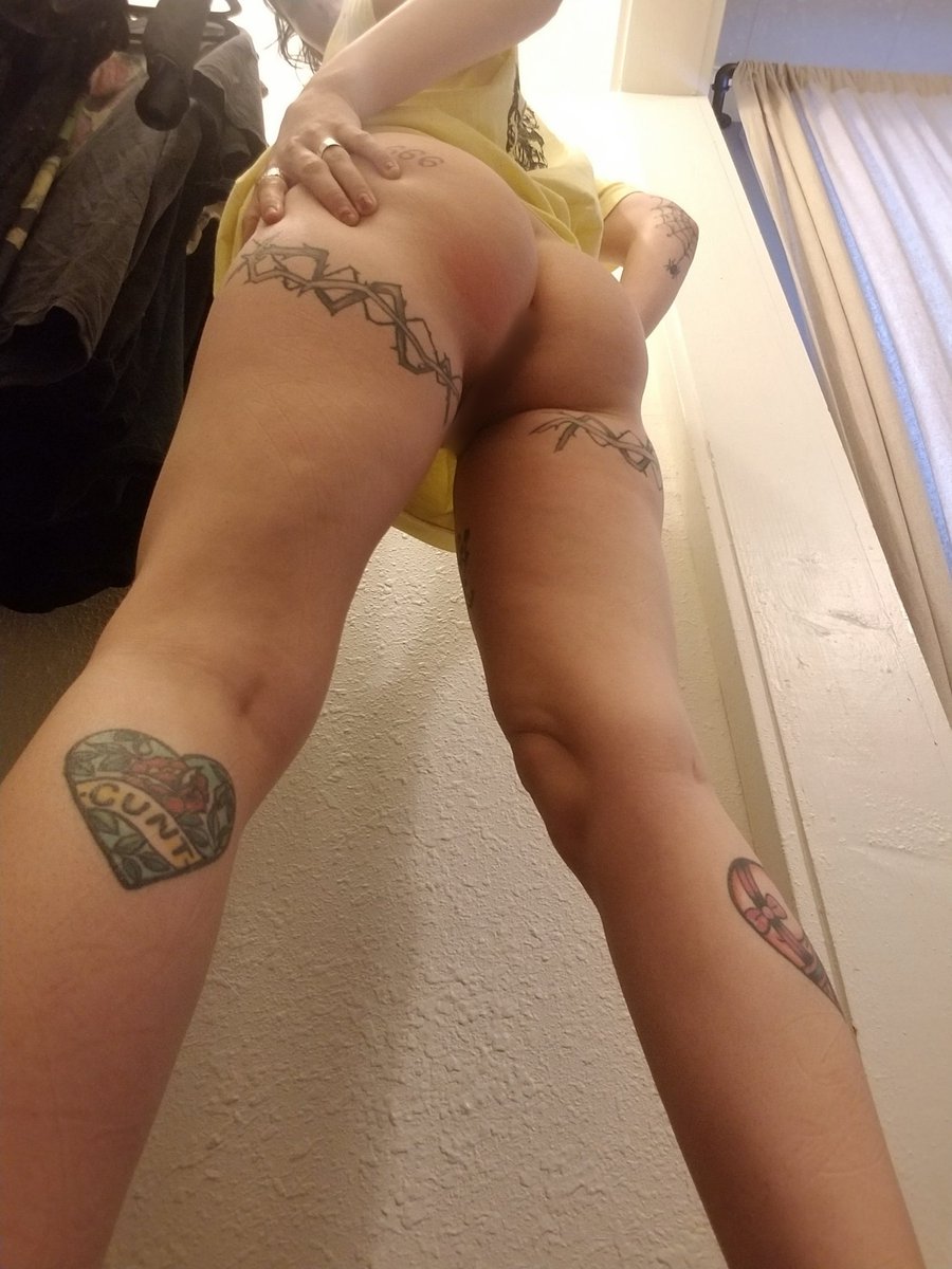 XxxCherri's tweet photo. It's a grab ass kind of day 😘 

#joi #cbt #humiliation #assfetish #assworship https://t.co/zFR2P3HCzc