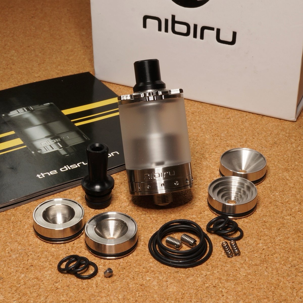 VAlphaline's tweet image. Moddog x Svapodromo｜Nibiru RTA 入荷。国内入手困難のイタリアンビックネームによる激レアコラボモデル。コンデション極上、複数オプションが付属したお宝アイテムです。是非お見逃し無く！🤩🤩🤩 DM大歓迎 #Moddog #Svapodromo #Nibiru #RTA #HighEnd #Vape #vape好きな人と繋がりたい #vape放出