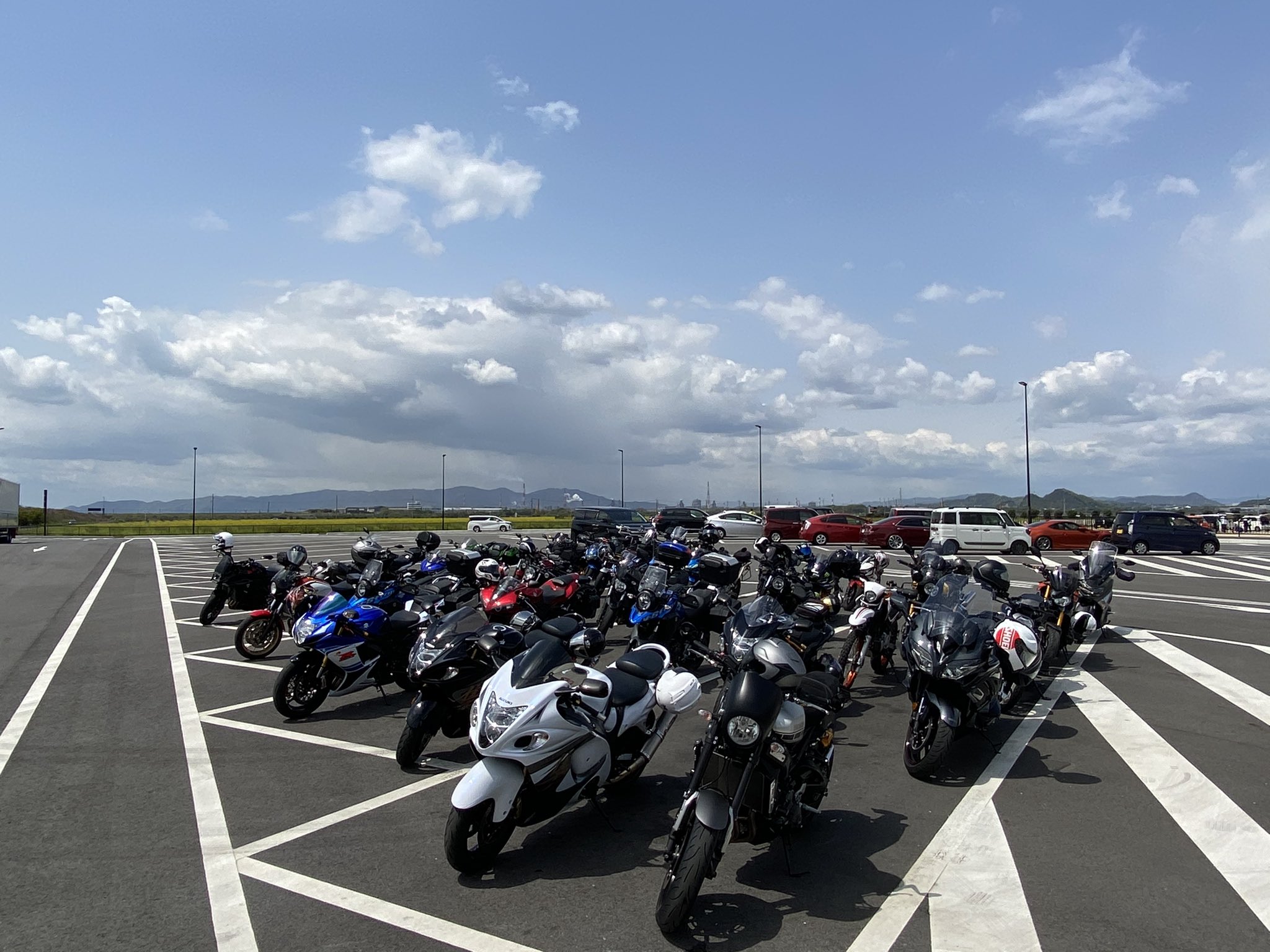 タカティン Tkgライダー 今日はバイクプラザステップさん主催のツーリングで笠岡ベイファームに来てます 総勢41台の大規模 ツーリング 壮観でした T Co Ng5tw0wynx Twitter
