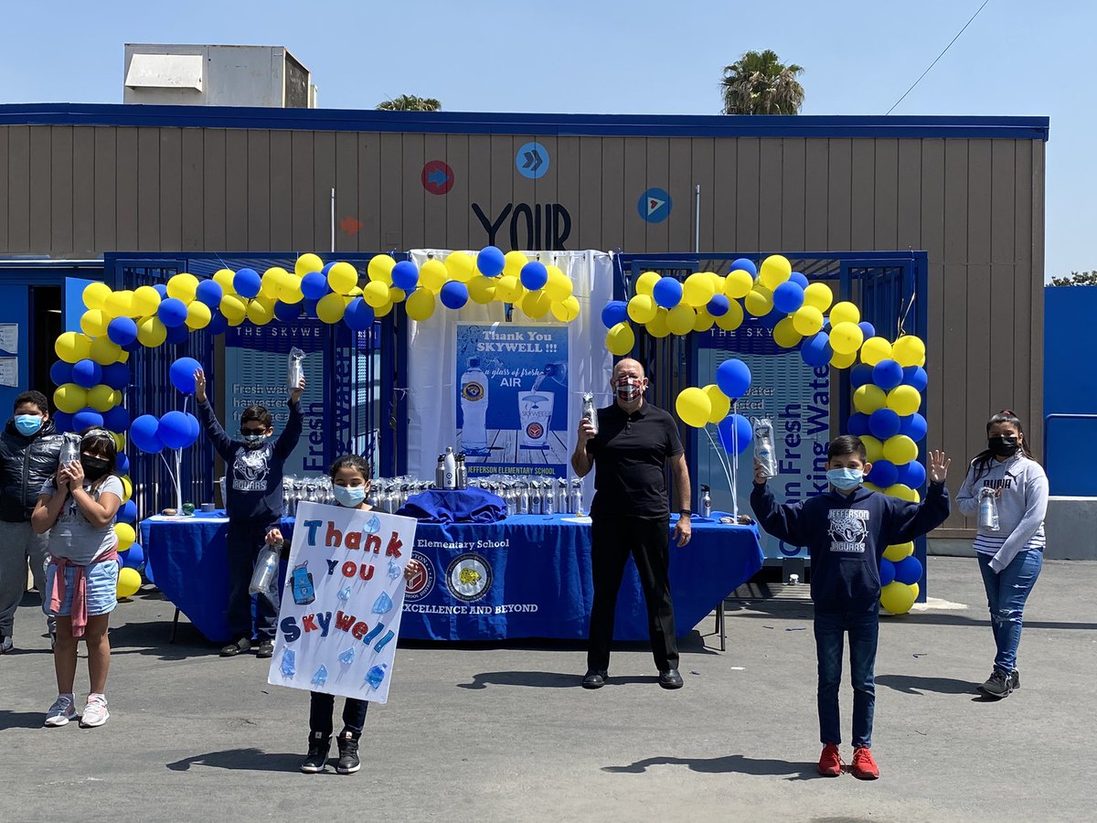 jonacua123's tweet photo. Our @Skywell 💧grand reopening celebration 🎊 @JeffersonEleme4 where scholars excitedly received their 💦bottles. Thank you #skywellwater🙏
@MrsBermudez3 
@AleSanchez_2 
@PrincipalAquino 
@ComptonUnified 
@mrmicahali https://t.co/FJzXAPqCHy