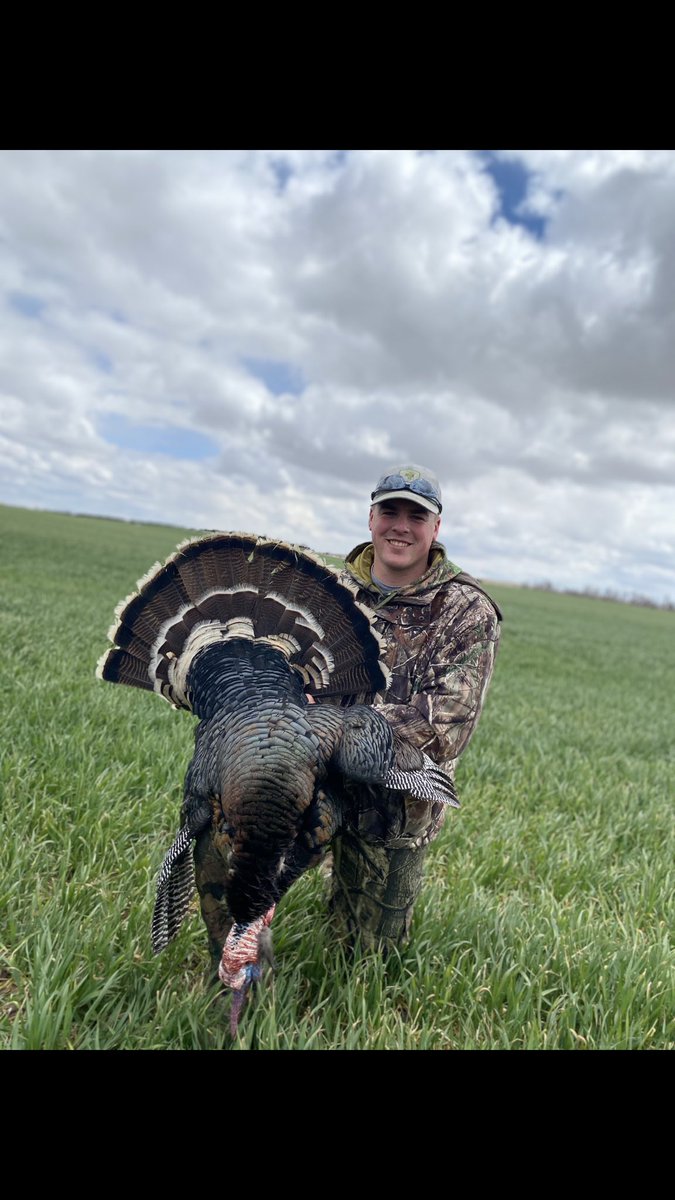 DestynMilner's tweet photo. Always a good time when @T_Money_Lierman decides to come out west #turkeyhunting #goterdone https://t.co/yFd1bbQQIk