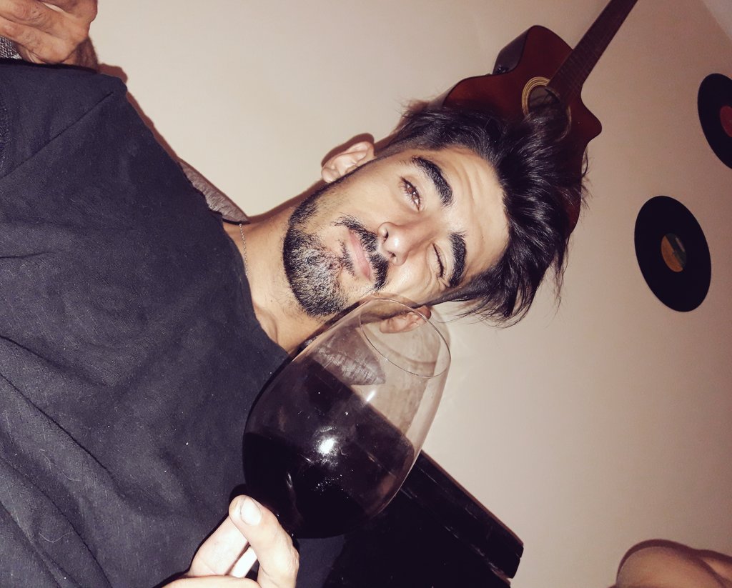 matiriera_'s tweet photo. Salud a la bebida mas noble y compañera de ocaciones, y sobretodo tan distintiva de nuestra Mendoza amada . Feliz dia al Malbec. #malbec #malbecroble https://t.co/trQZZU9gCc