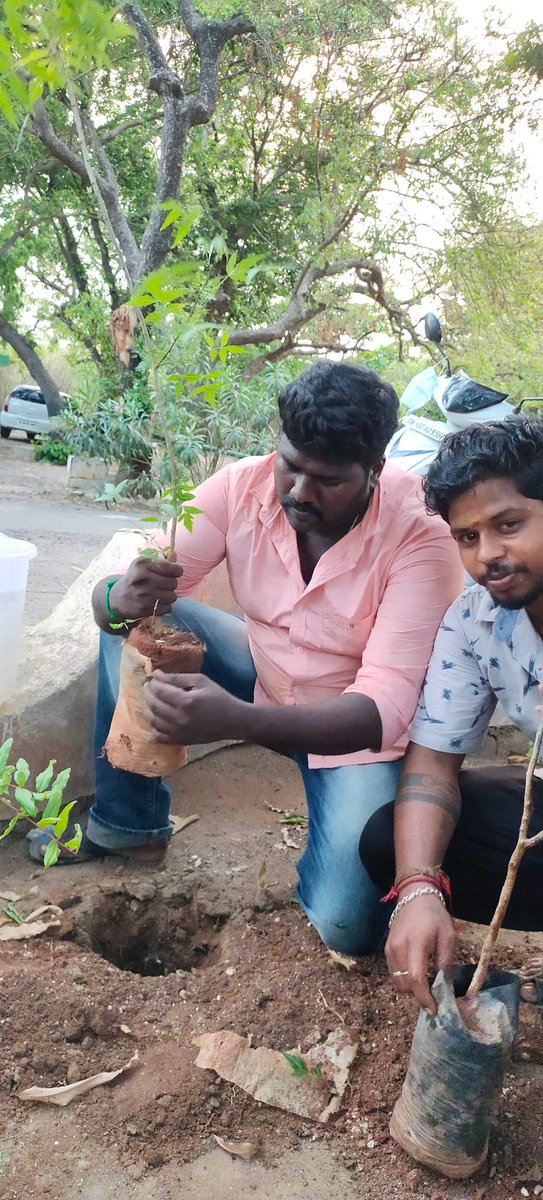 vijayselva107's tweet photo. #vivekactor இயற்கை நாயகனுக்கு இறுதி அஞ்சிலி க்கான செயல் https://t.co/2PBNjYMAGN