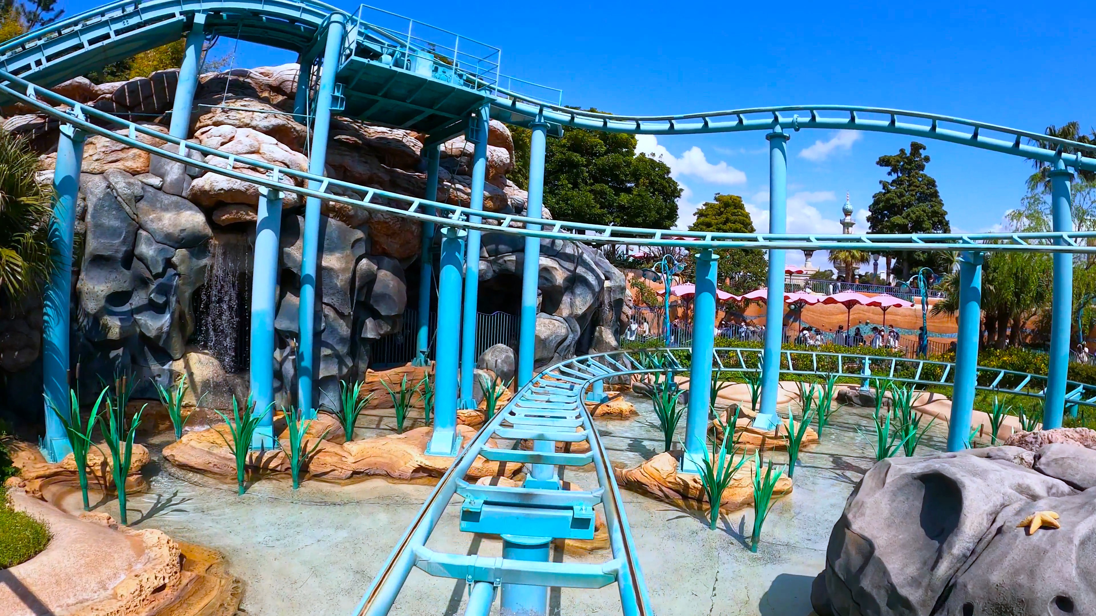 Tripig Pa Twitter In This Video We Ll Show You Flounder S Flying Fish Coaster フランダーのフライングフィッシュコースター Tokyo Disneysea T Co A18ssc1xnf フランダーのフライングフィッシュコースター ディズニーシー Disneysea T Co