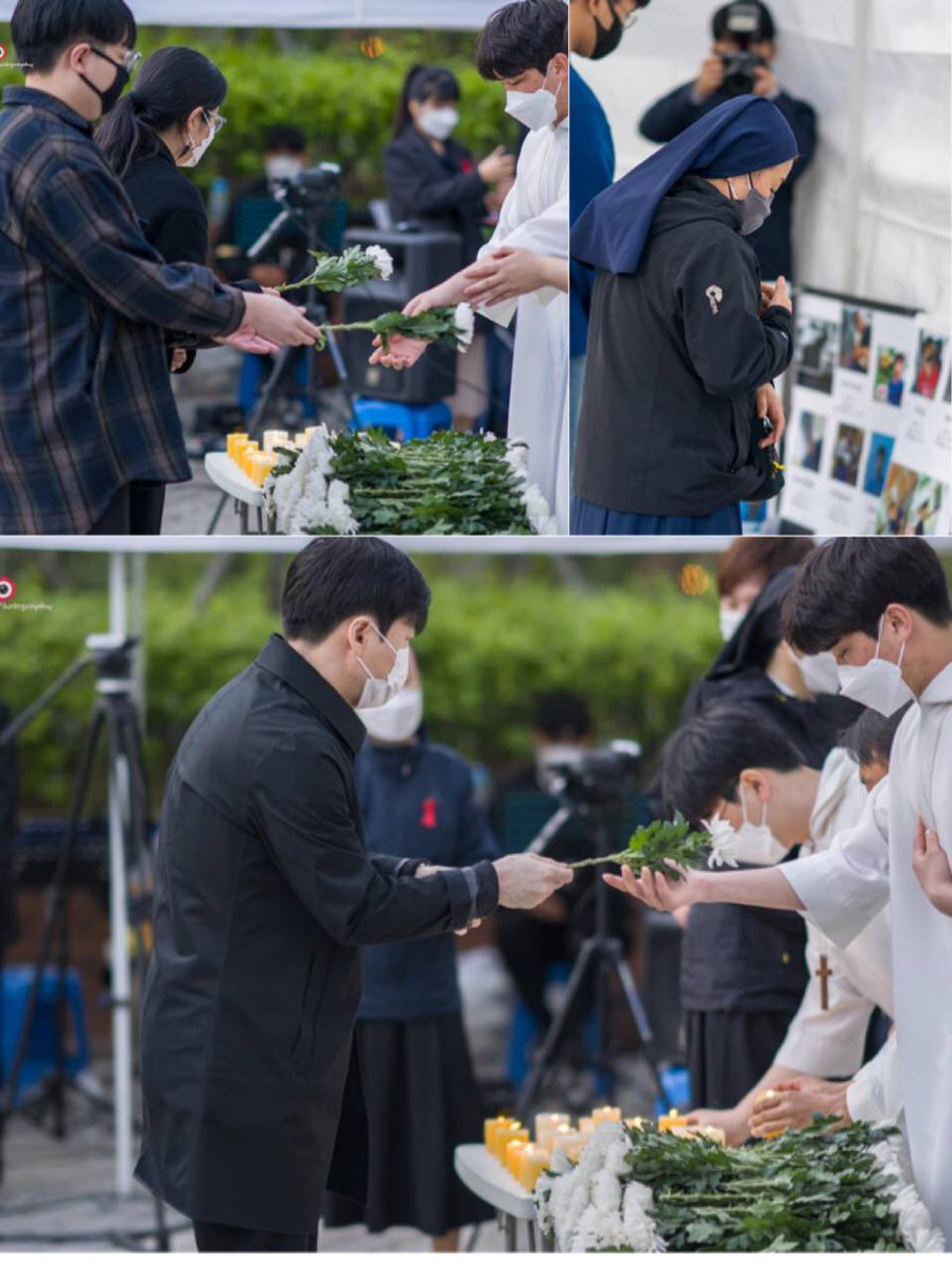 Lalrinkimi2021's tweet photo. ‼️The Seoul Catholic Students' Federation held the event praying for the restoration of democracy in Myanmar and the fallen heroes.
And Myanmar in Ulsan, South Korea, asked for a donation for refugees in Kachin State and to support CDM staff.
#WhatsHappeningInMyanmar #Apr18Coup https://t.co/glfc1iYUAi
