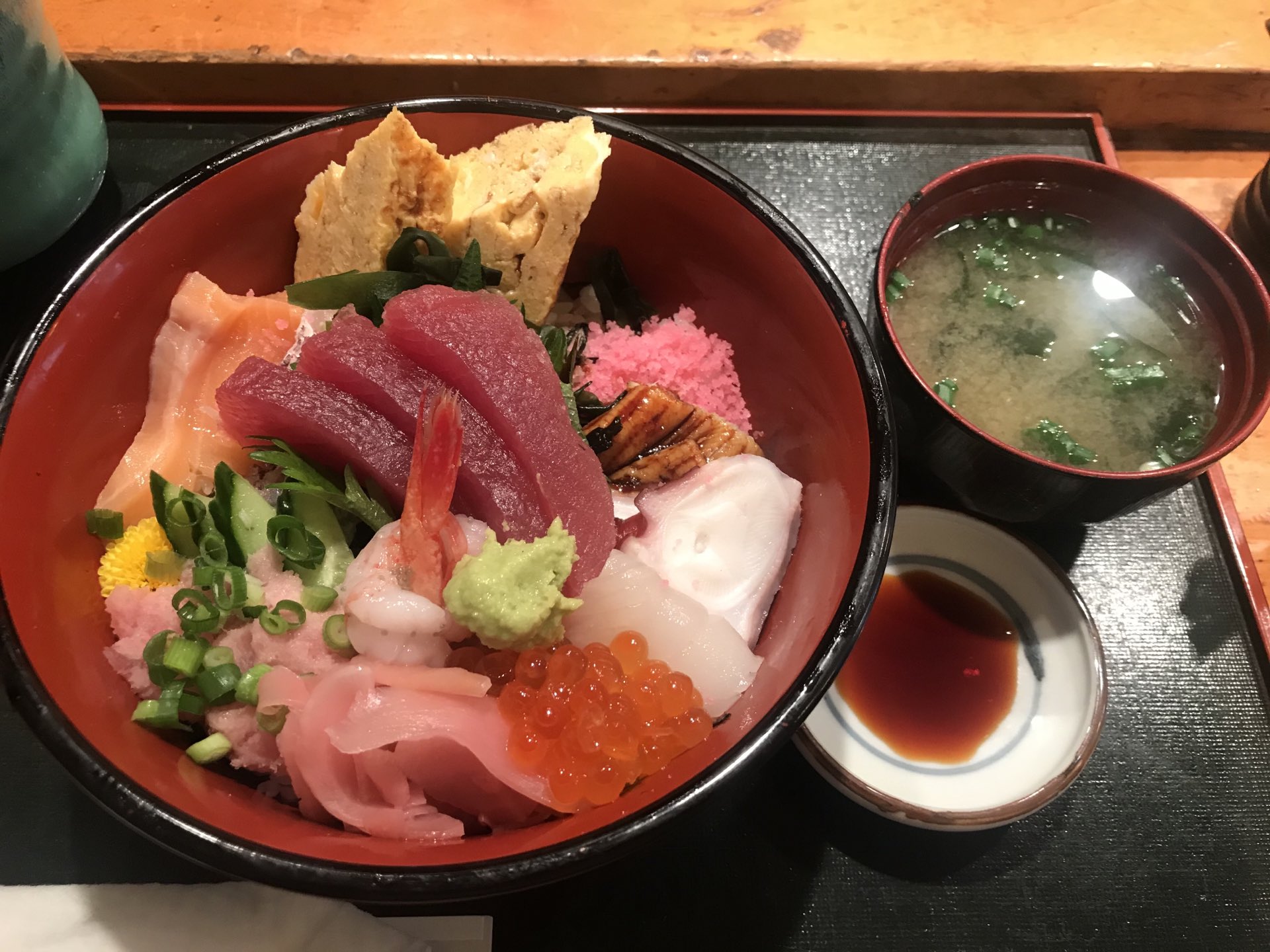 Morningstar 海鮮丼の食べ方って いつも悩みます どうやって醤油をつけるのがいいんですかね T Co Jqypyzx0zk Twitter