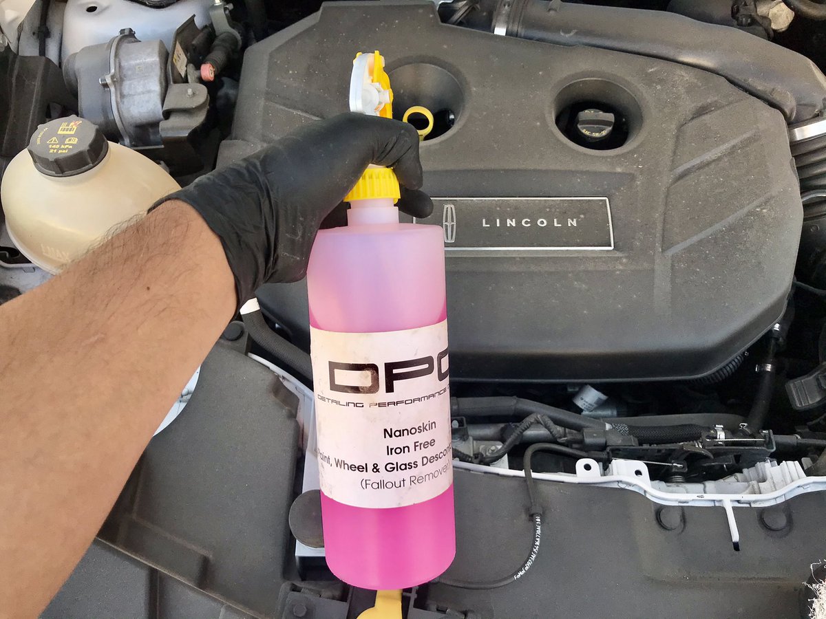 DPCMex's tweet photo. Una probadita del full detailing que le estamos haciendo a este #Lincoln #MKC

#DetailingPerformanceCenter #DPCMexico #Queretaro https://t.co/0RKMlxvbOp