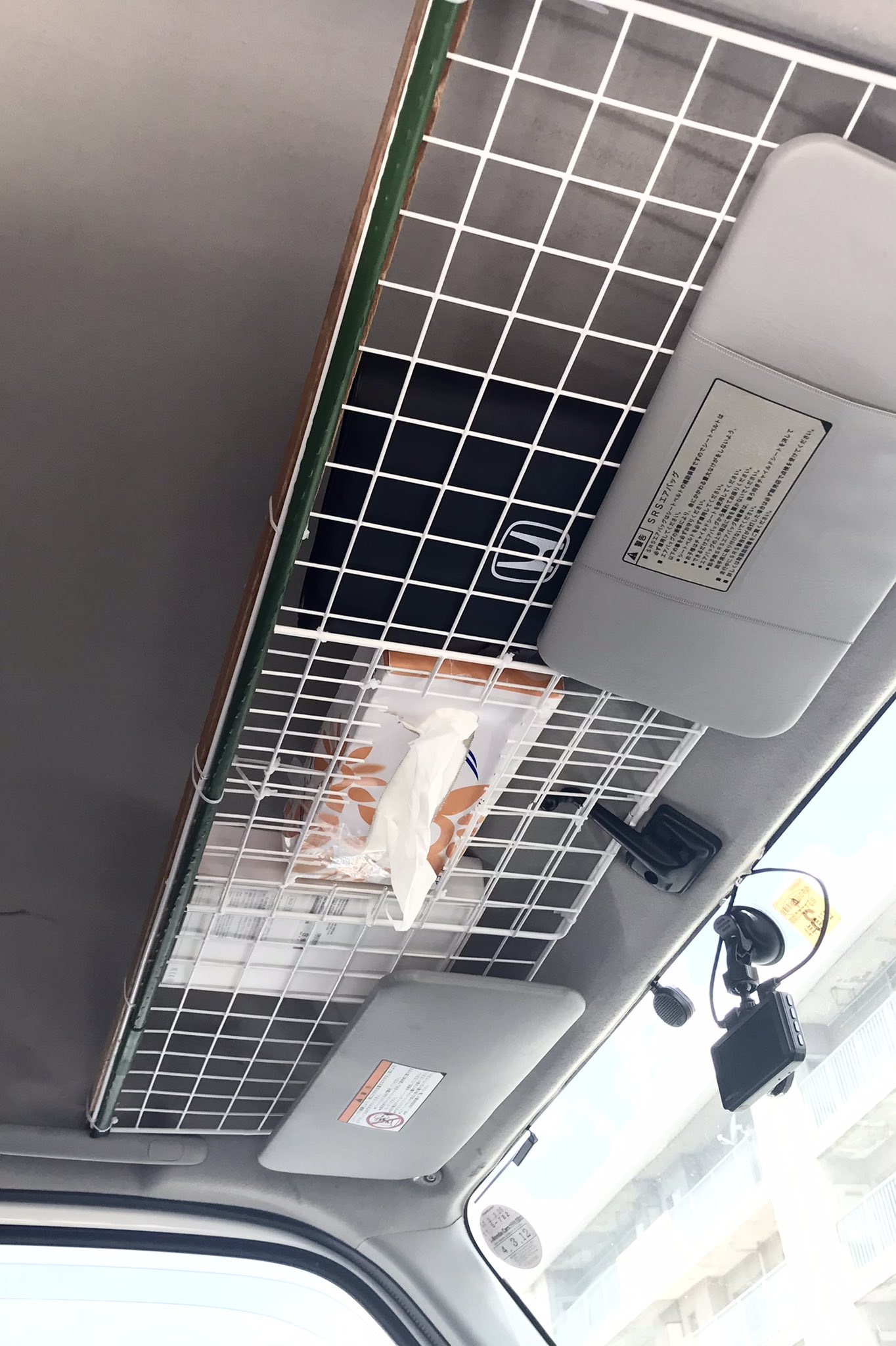 たろすけ大分 旧たろすけ号で本当に便利だった運転席の天井の棚を再現しました とりあえずマスク予備入れ箱とティッシュボックス 車 検証を収納 ダッシュボックスが空きました 安く上げるために100円ショップの材料ばかり 笑 たろすけ大分 旧たろすけ号で本当に便利だった運転席の天井の棚を再現しました とりあえずマスク予備入れ箱とティッシュボックス 車 検証を収納 ダッシュボックスが空きました 安く上げるために100円ショップの材料ばかり 笑