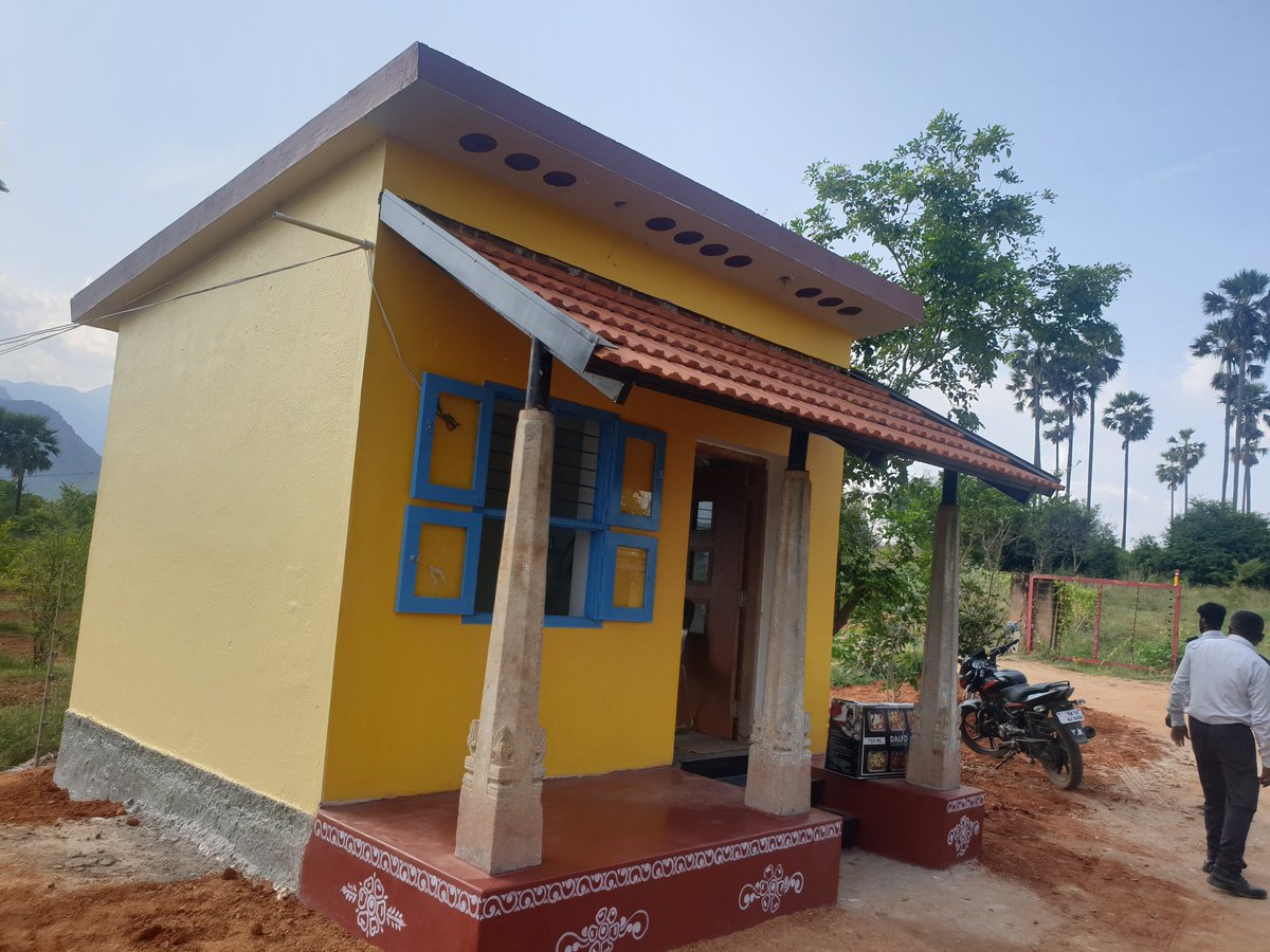 svembu's tweet image. This is a humble security booth we built. The &quot;thinnai&quot; in front has already become a hit for visitors to sit down and enjoy a few minutes. 

We don&apos;t need to spend a lot of money to build pleasing structures.