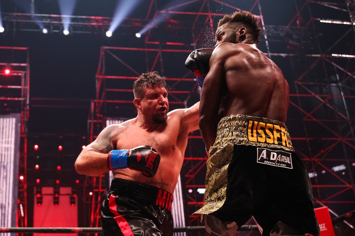 triller's tweet photo. Steve Cunningham for the win!! #TrillerFightClub https://t.co/78RchiV2X6
