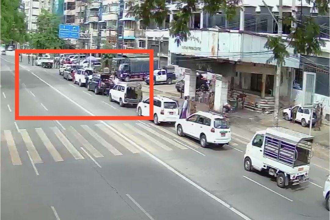 Military terrorists're inspecting every vehicles at Upper Pazundaung since 9:30 am in Yangon.
#WhatsHappeningInMyanmar 
#Apr18Coup #ASEANrejectSAC
