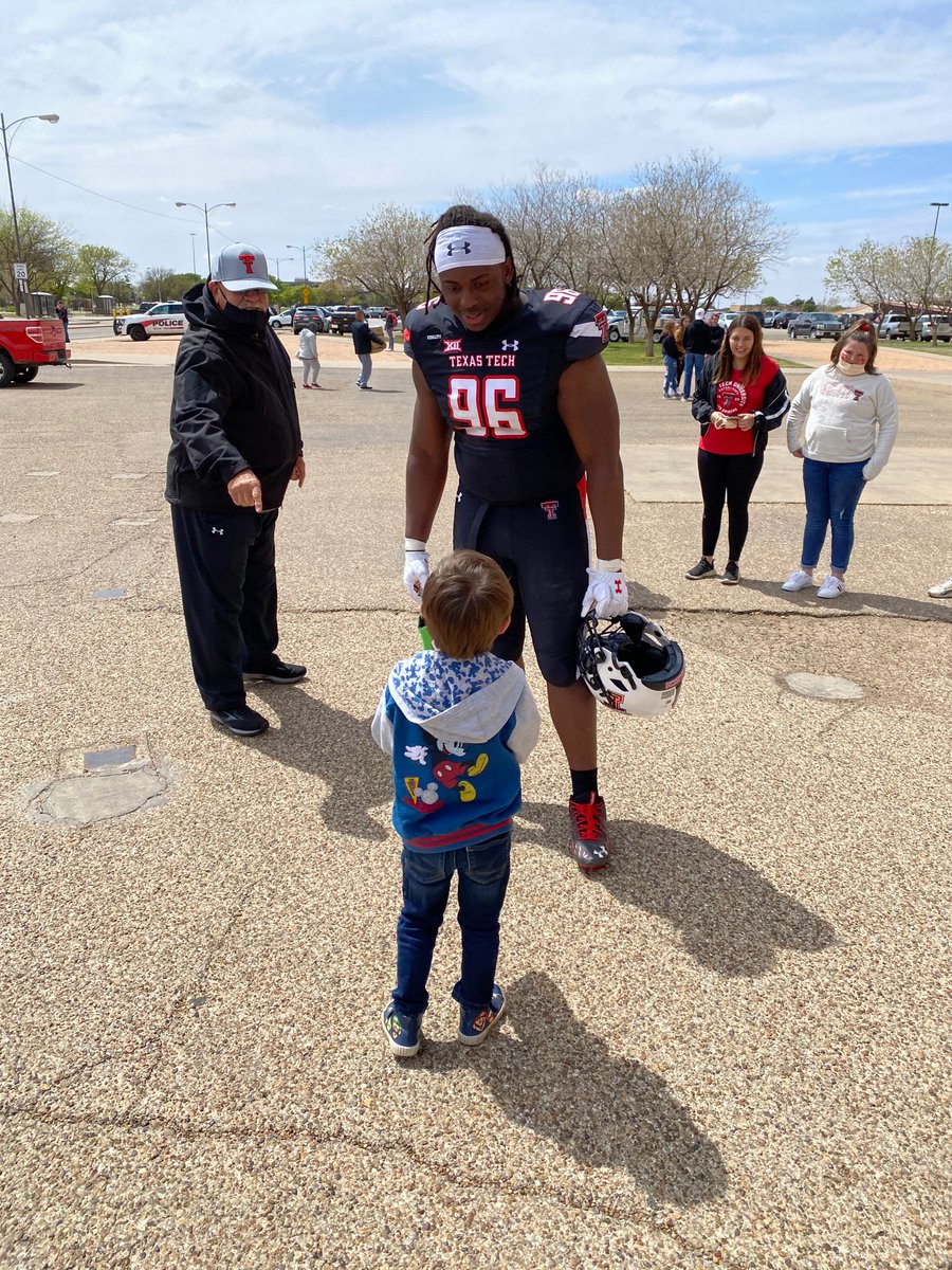 o_barbee's tweet photo. Thanks to @62philip for making this little boys day - You have a new ‘biggest’ little fan this season! All we heard the rest of the day was how cool it was to meet a real Red Raider! #texastechspringgame #texastech @TexasTechFB https://t.co/iT0UcF4pTp