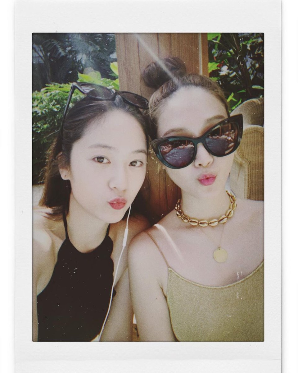 fxkrys's tweet photo. #vousmevoyez: happy birthday to my one and only unnieeeee🎂 u know i love u @GORJESSlE https://t.co/xWTD7lekGU