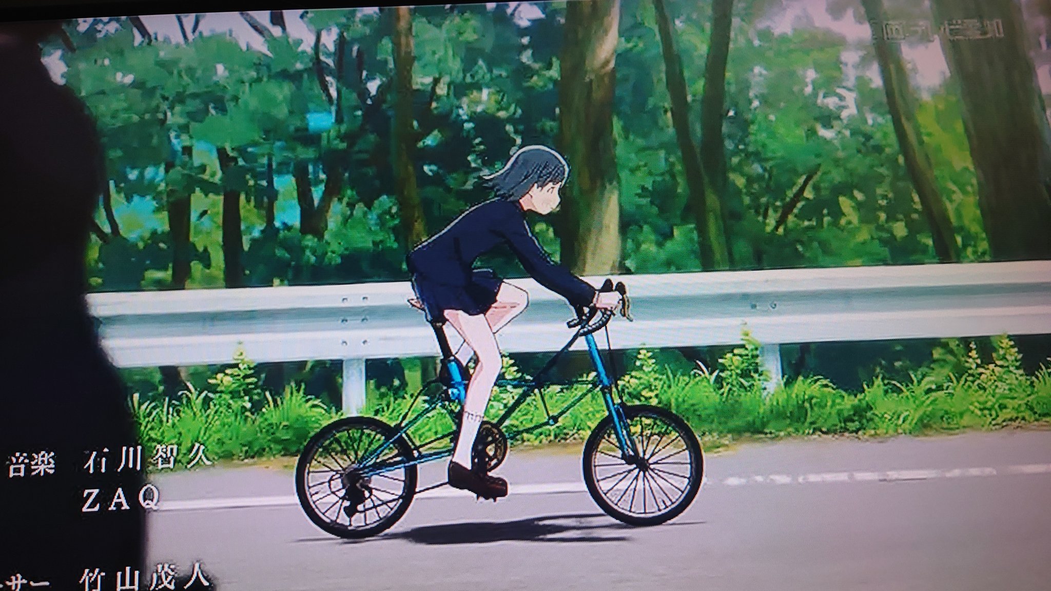 ゆいき なつゑ 某漫画の諭吉3桁の自転車に乗る噂の女子高生 アニメのopで発見 W 原作読んでないから分からないけど この後バイクと出会って自転車乗らなくなるってことですよね この小径車 先日放送されてた愛知の特番でも紹介されてたけど