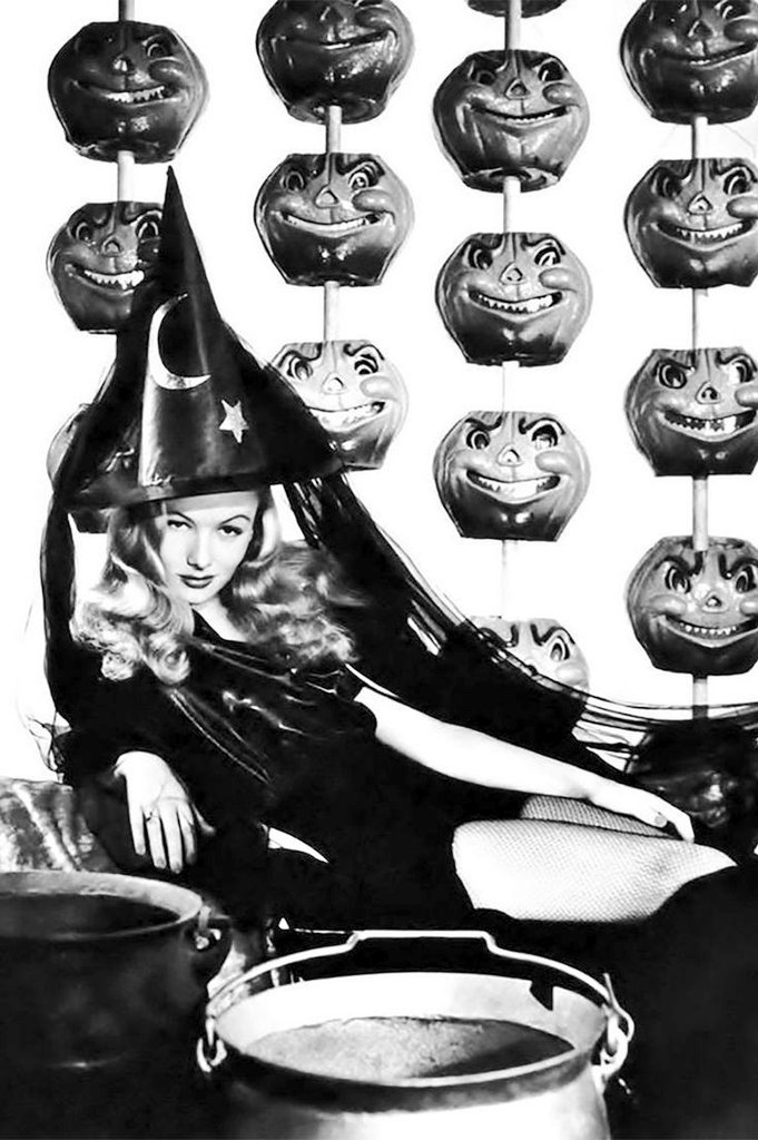 veronica lake as jennifer in 'i married a witch' (1942) 🖤
