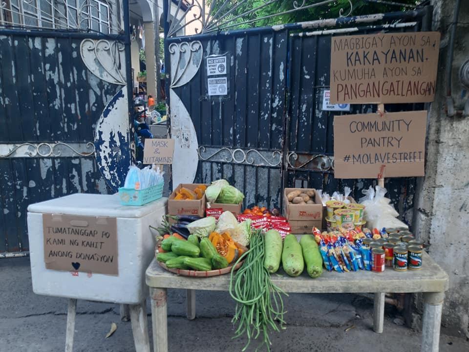 rapplerdotcom's tweet photo. LOOK: Inspired by the Maginhawa community pantry, a resident opens a community pantry in Taguig.

"Kapag kinaya po ng ating oras para makapagluto, maglalagay din po kami ng canteen or ready-to-eat para po sa mga wala pong means makapagluto," says netizen Kimmi Dela Rea in a post. https://t.co/RCGRjQ98uh