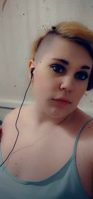 Bleached and cut my hair Played with makeup New Tattoo Loving the darker style 😘 https://t.co/PGi2c2