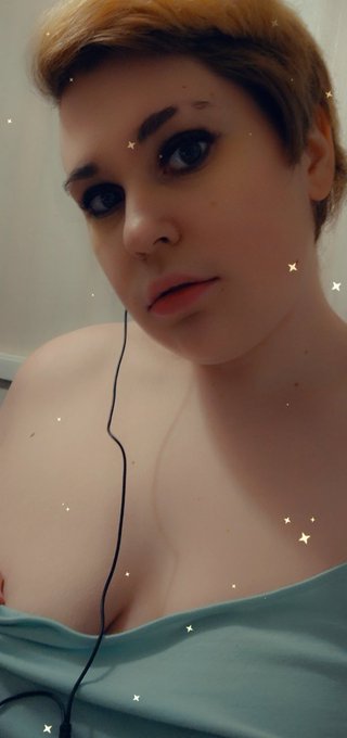 Bleached and cut my hair Played with makeup New Tattoo Loving the darker style 😘 https://t.co/PGi2c2