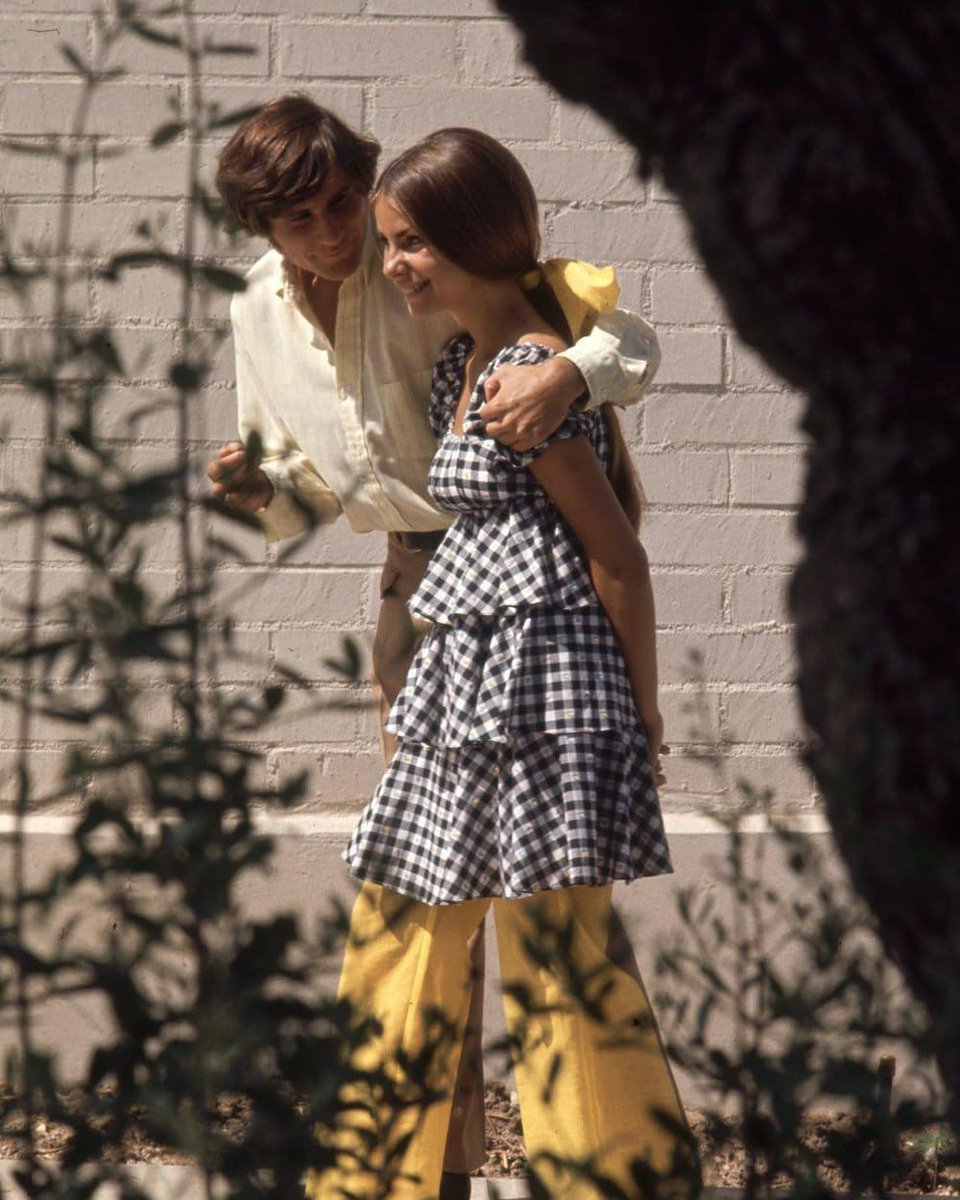 WElRDHISTORY's tweet photo. Southern California’s high-school. 1969 https://t.co/HsY5Kv1a5Z