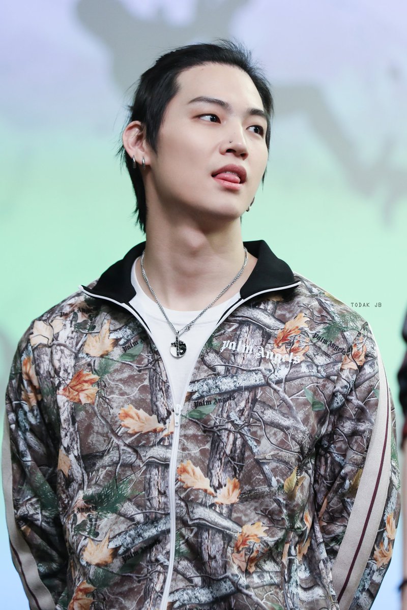 jaybaifern's tweet image. คุณโอเคที่จะไม่มีแฟนเพราะผมหรอครับ? นั่นก็เป็นไปได้นะ แต่ผมไม่สามารถเป็นแฟนจริงๆให้ได้หรอกครับ ถ้าเกิดได้เจอคนดีๆก็ลองดูนะครับ
​
                                           อิม แจบอม

#ลีดเดอร์เจบีเพื่อนรัก
#Def #JAYB #Jaebeom @JAYBDEF___ 
#GOT7 #IGOT7 @GOT7Official